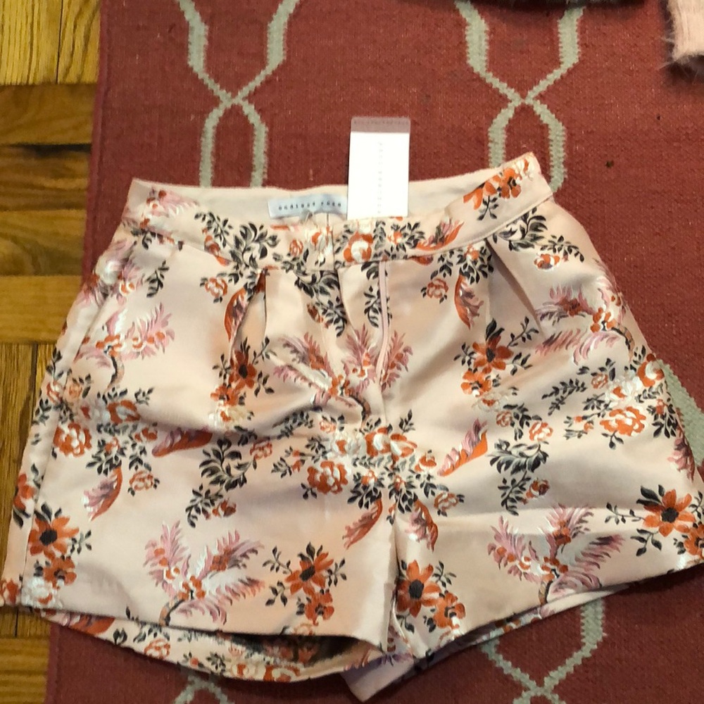 Endless rose patterned pink shorts